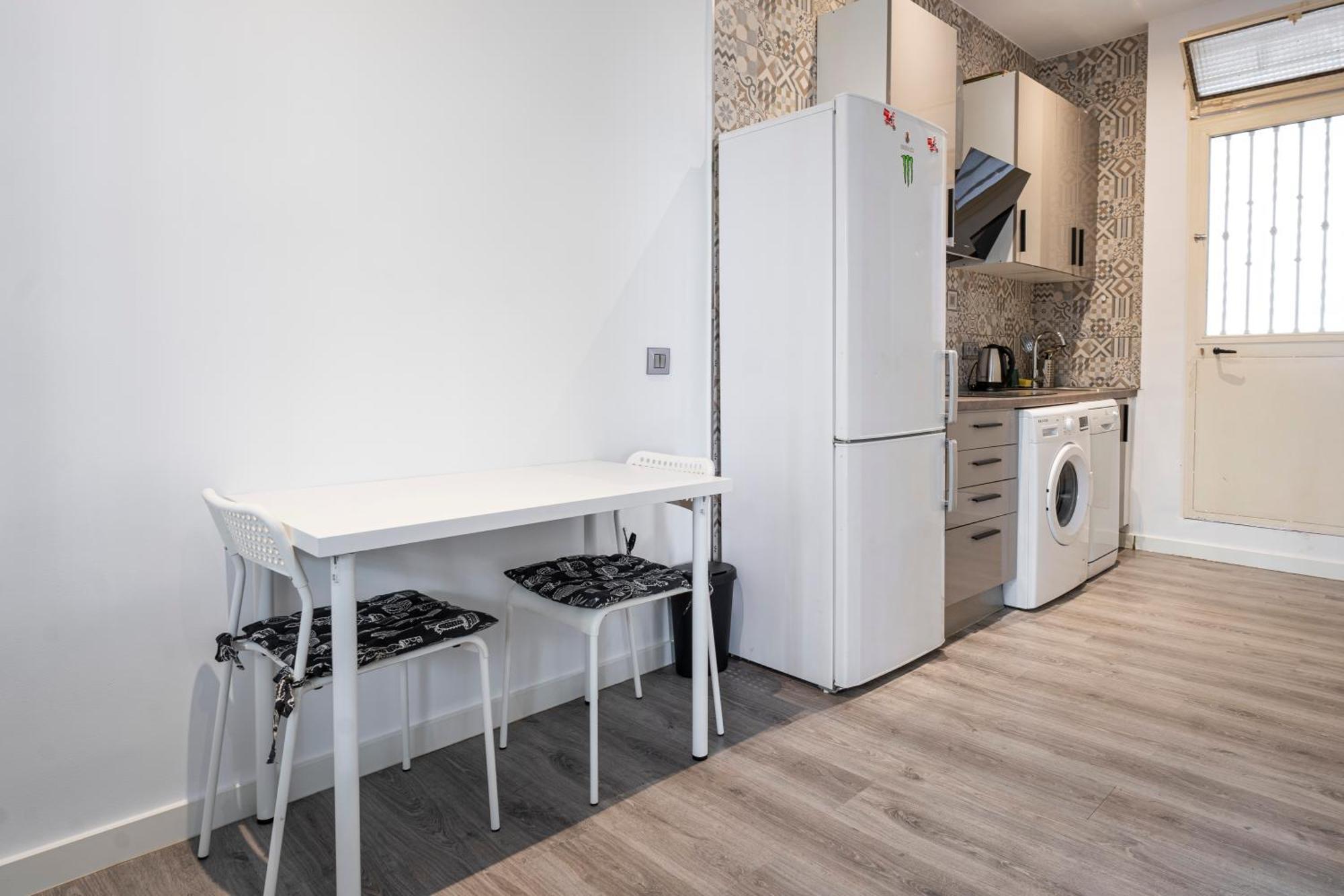 Hogar En Calle Lavapies Мадрид Екстериор снимка