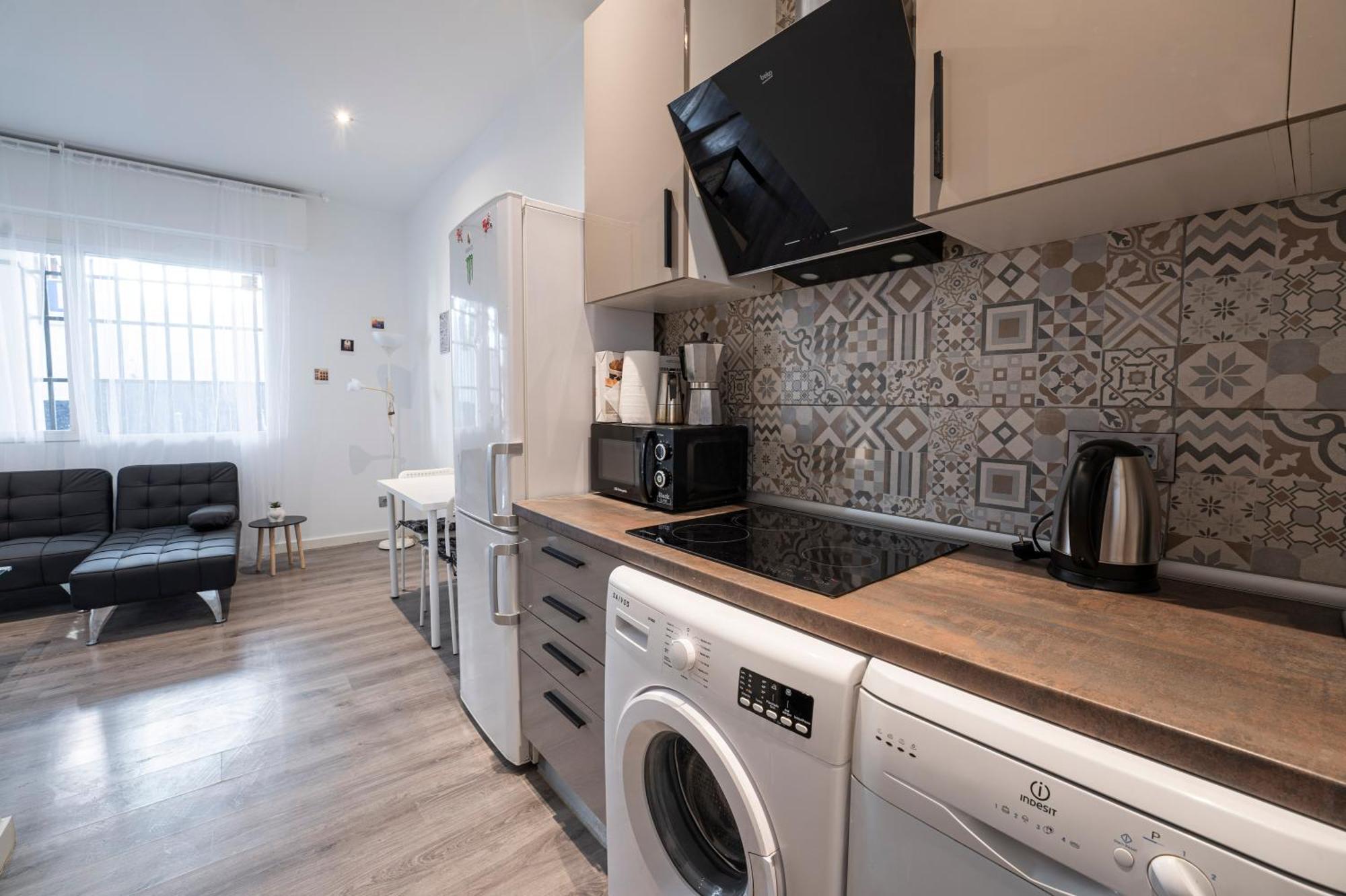 Hogar En Calle Lavapies Мадрид Екстериор снимка