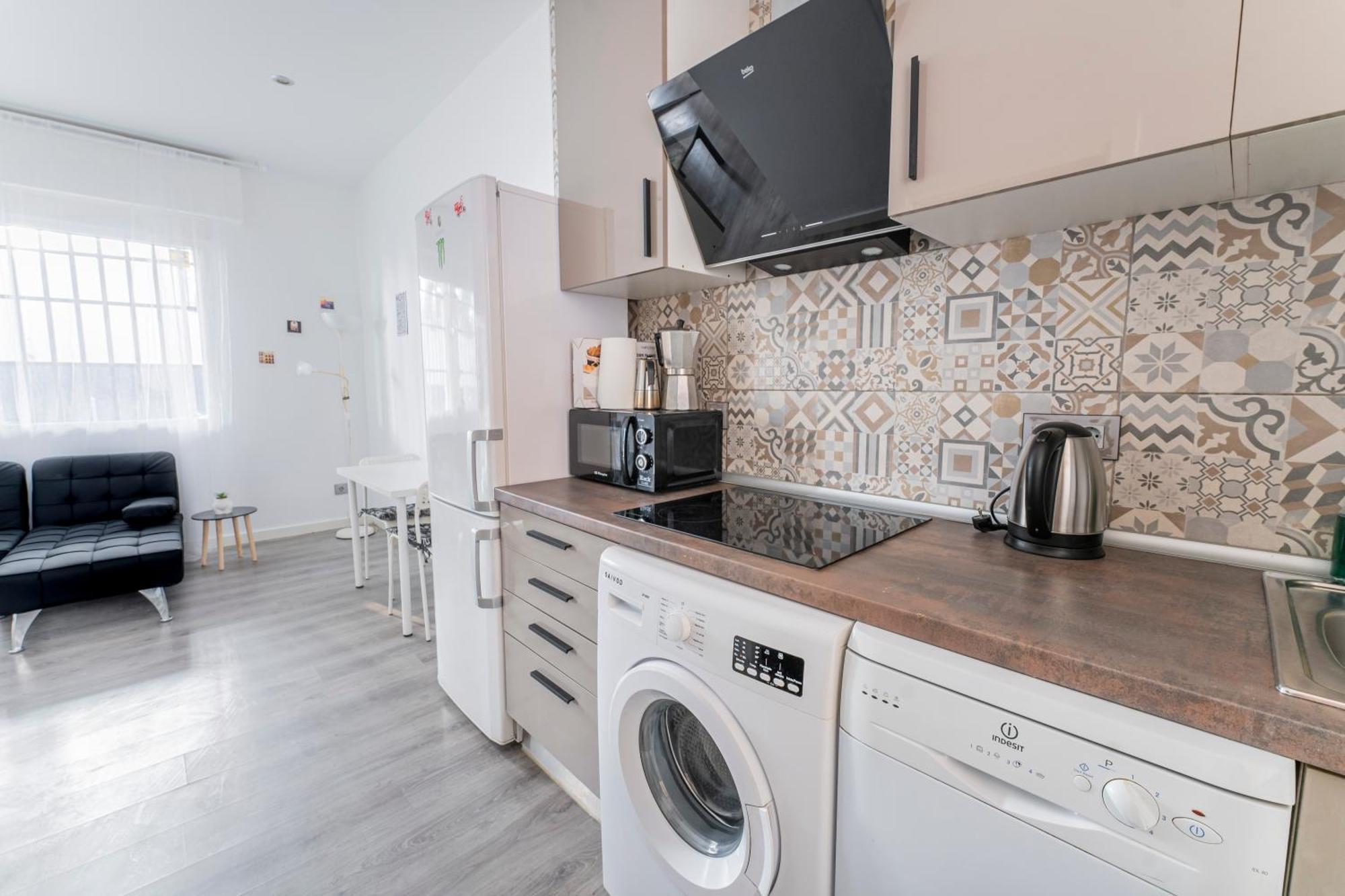 Hogar En Calle Lavapies Мадрид Екстериор снимка